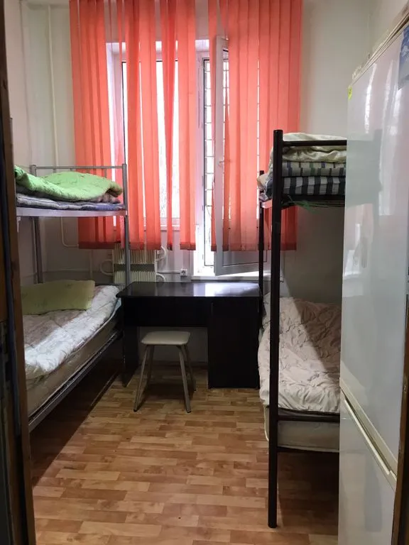 Многоместный мужской номер эконом (душ/туалет общий)