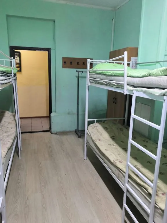 Многоместный мужской номер эконом (душ/туалет общий)