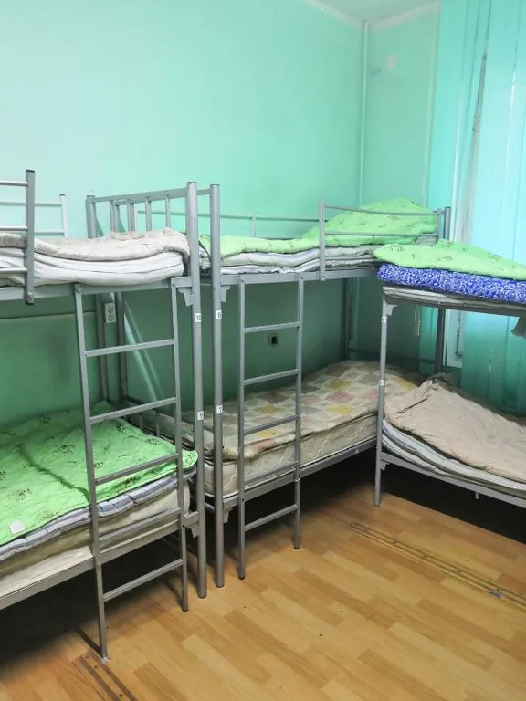 Многоместный мужской номер эконом (душ/туалет общий)