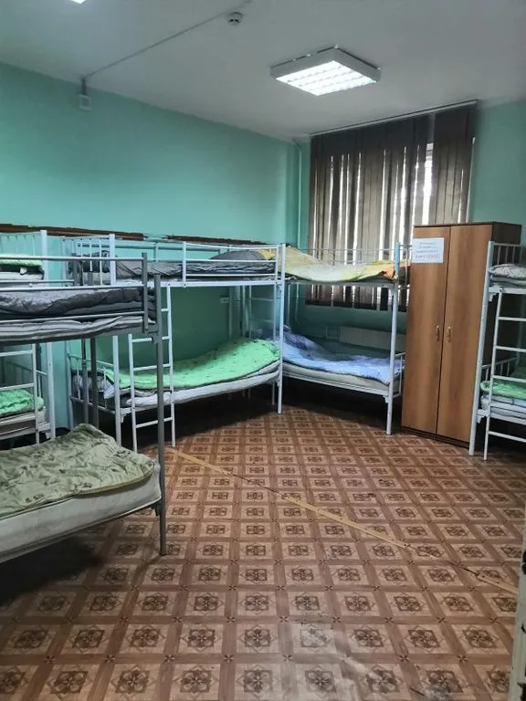 Многоместный мужской номер эконом (душ/туалет общий)