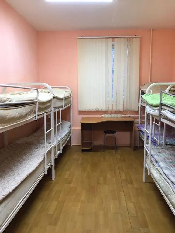 Многоместный мужской номер эконом (душ/туалет общий)