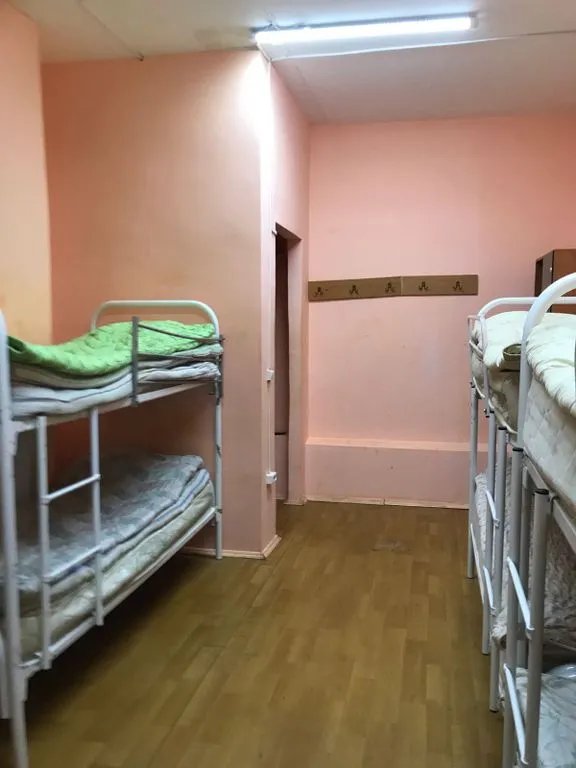 Многоместный мужской номер эконом (душ/туалет общий)