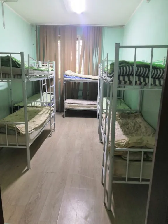 Многоместный мужской номер эконом (душ/туалет общий)