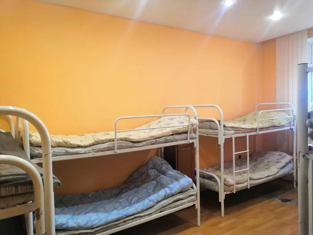 Многоместный мужской номер эконом (душ/туалет общий)