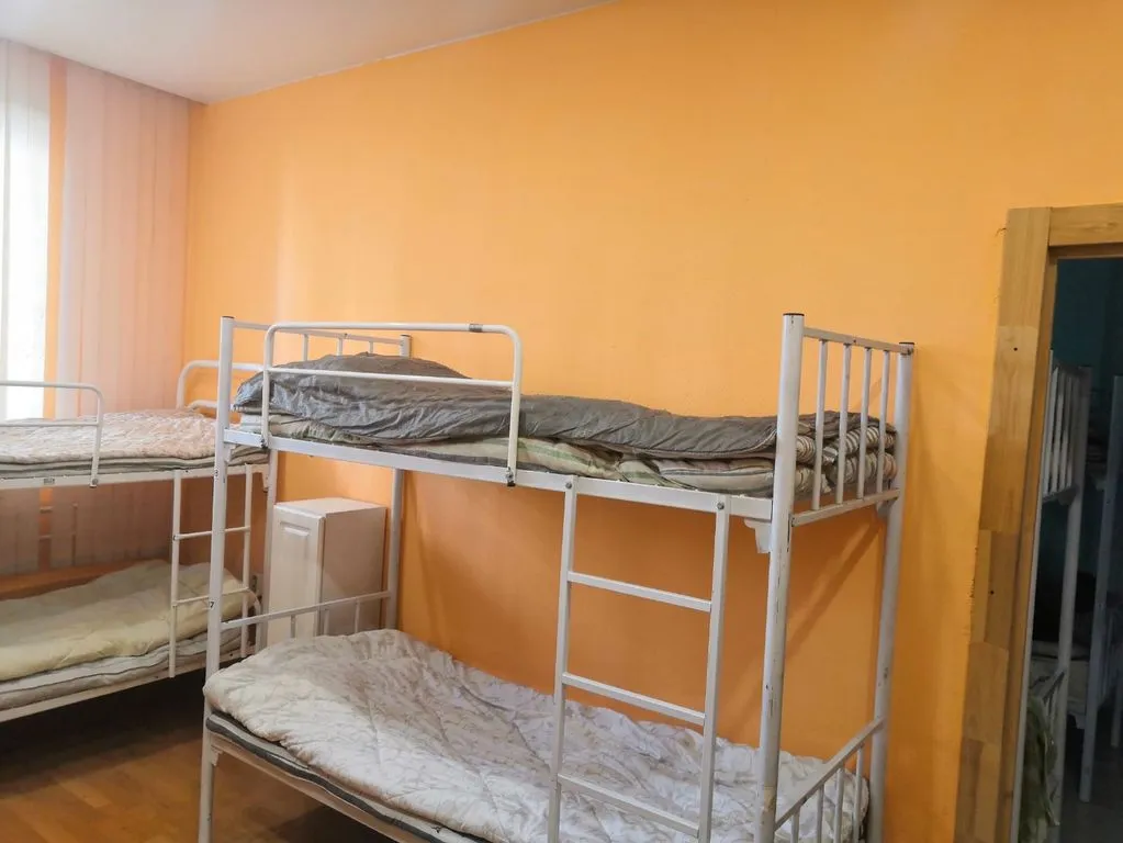 Многоместный мужской номер эконом (душ/туалет общий)