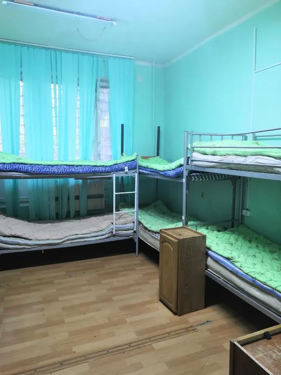 Многоместный мужской номер эконом (душ/туалет общий)