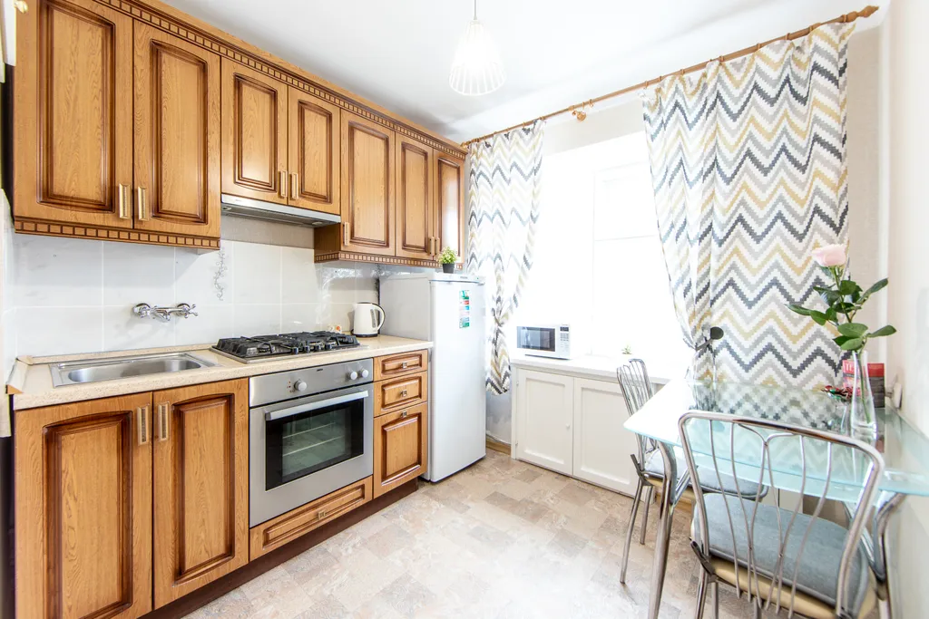 Квартира однокомнатная на улице Республики, 32 м², Тюмень — кухня