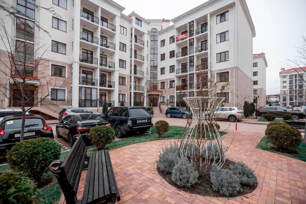Апартаменты однокомнатные на улице Мире, 50 м², Геленджик — двор