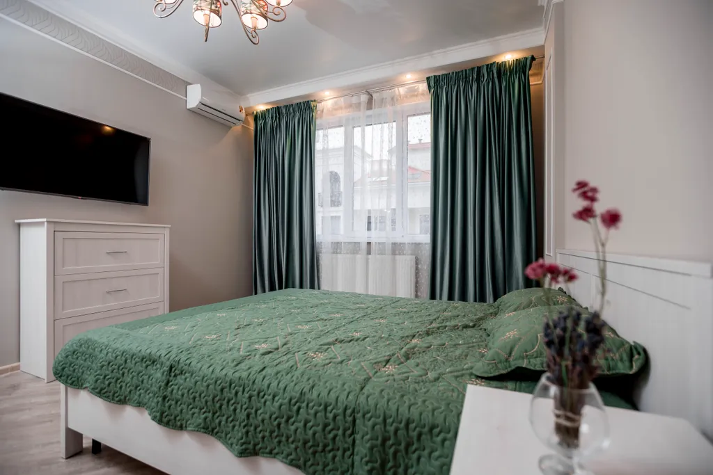 Апартаменты однокомнатные на улице Мире, 50 м², Геленджик — спальня, фото 2