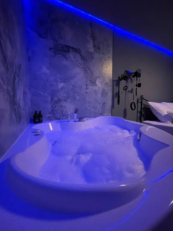 Апартамент для романтических встреч с джакузи