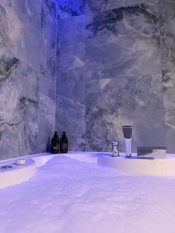 Апартамент для романтических встреч с джакузи