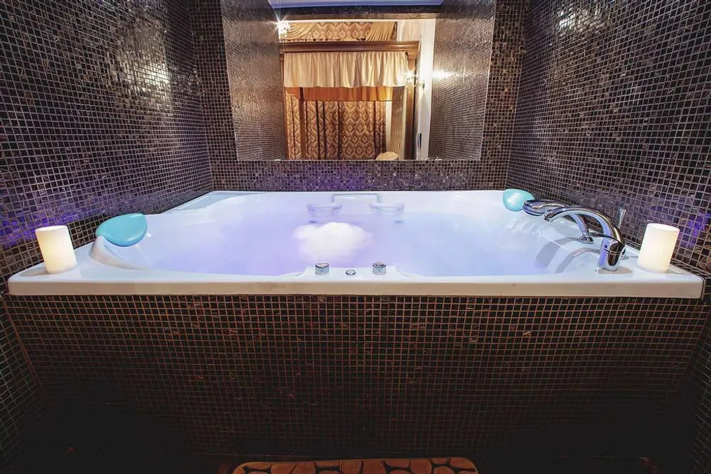 Двухместный номер с 1 кроватью люкс с джакузи