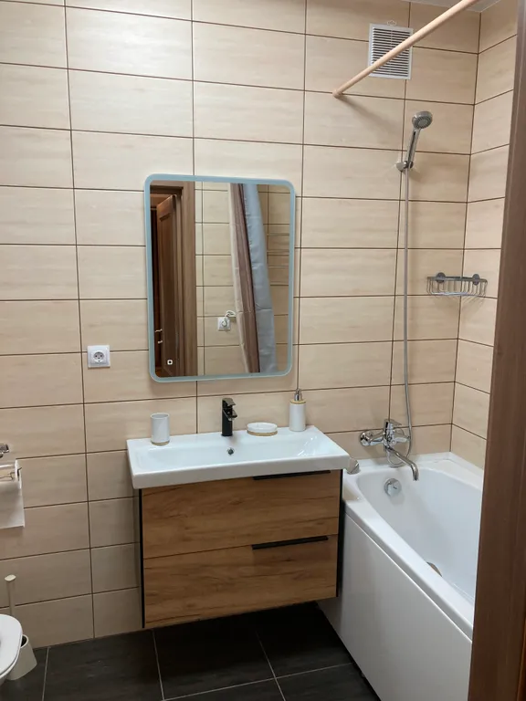 Квартира трёхкомнатная на улице Александра Козицына, 67 м², Верхняя Пышма — фото 7