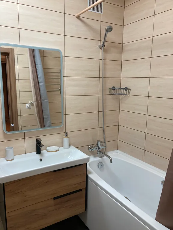 Квартира трёхкомнатная на улице Александра Козицына, 67 м², Верхняя Пышма — фото 8