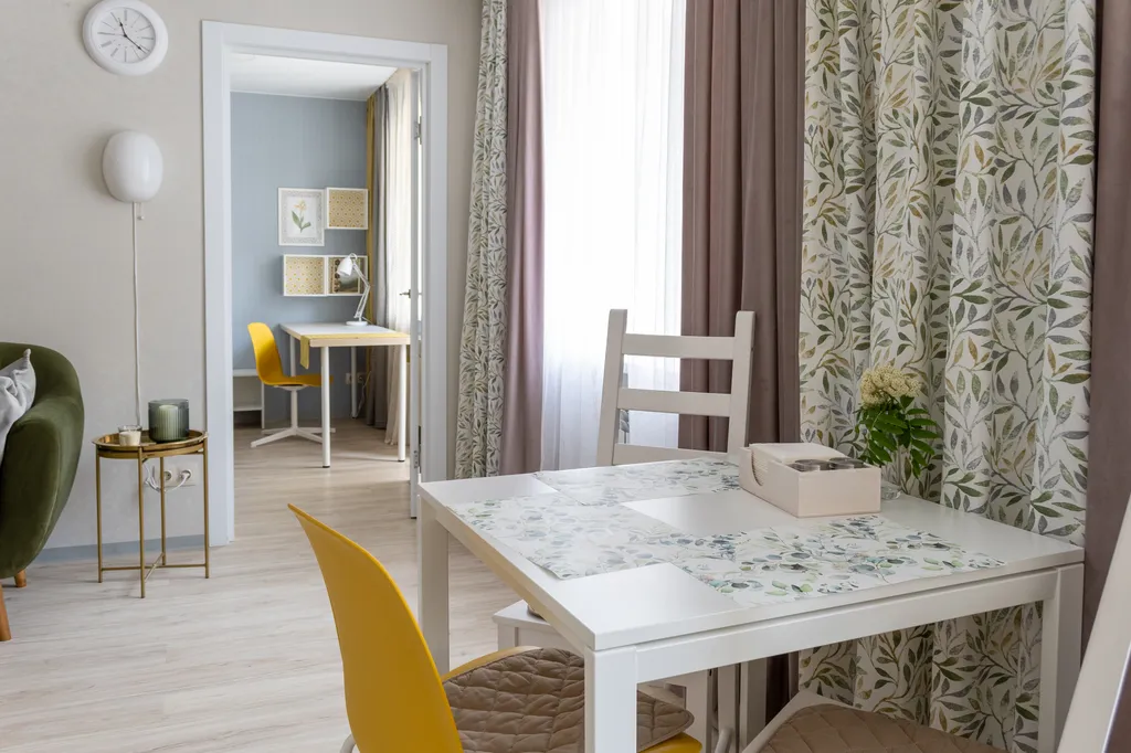 Квартира двухкомнатная у Площади 1905 года, в Кировском, 43 м², Екатеринбург — кухня
