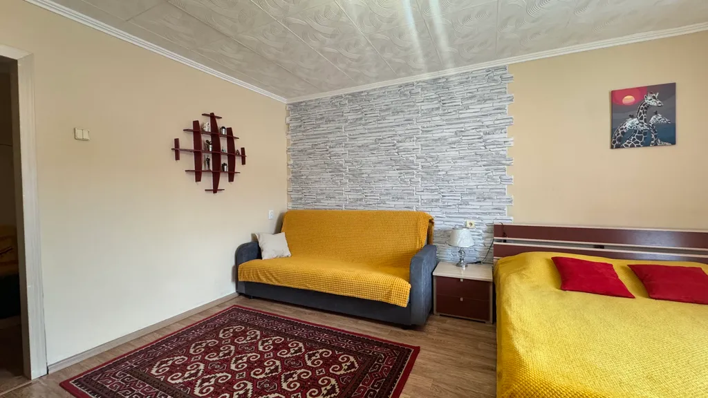 Квартира однокомнатная на улице Полины Осипенко, 36 м², Томск — спальня, фото 8
