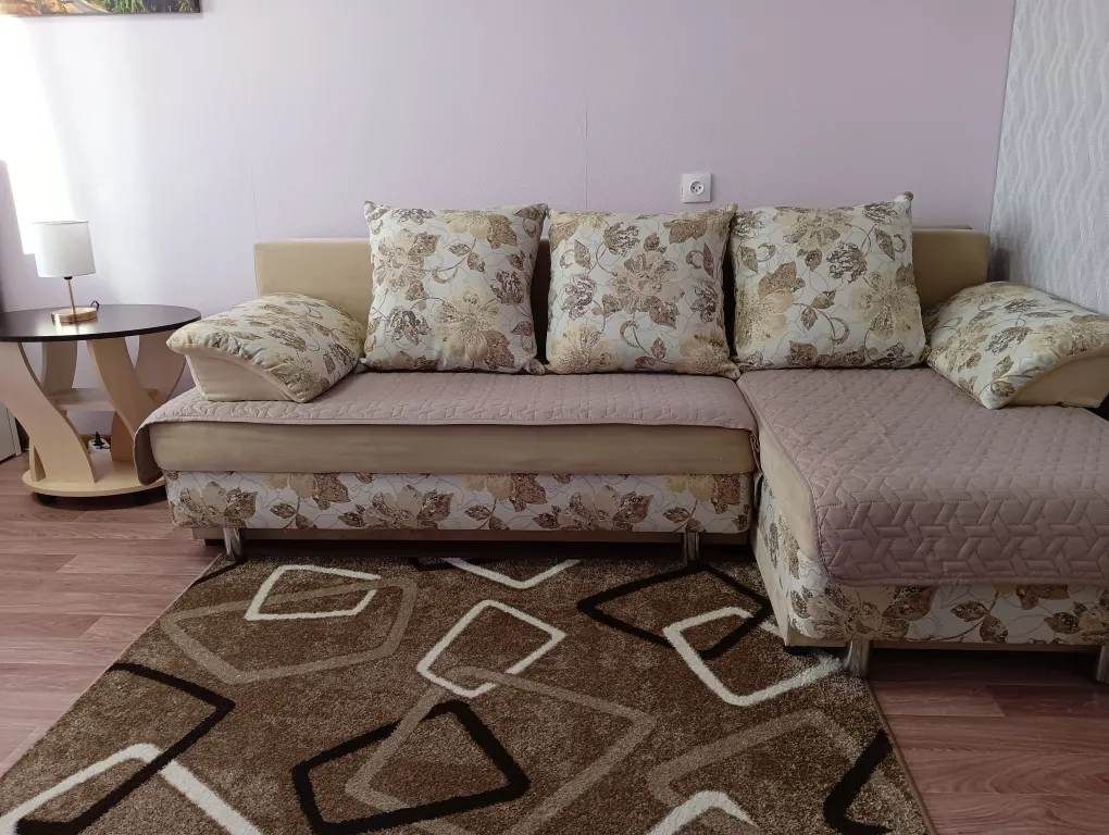 Квартира однокомнатная на улице Строителее, 30 м², Апатиты — спальня, фото 4