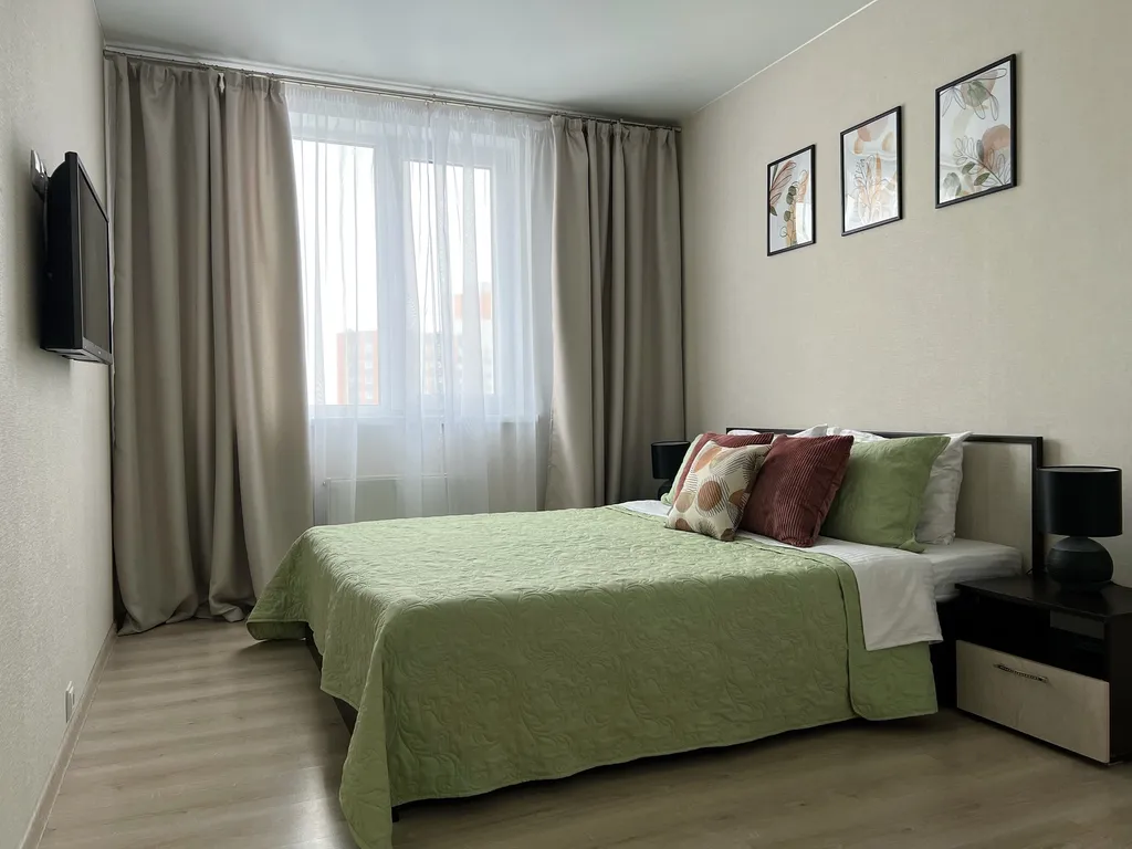 Апартаменты однокомнатные на улице Быстрецкой, 45 м², Рязань — спальня