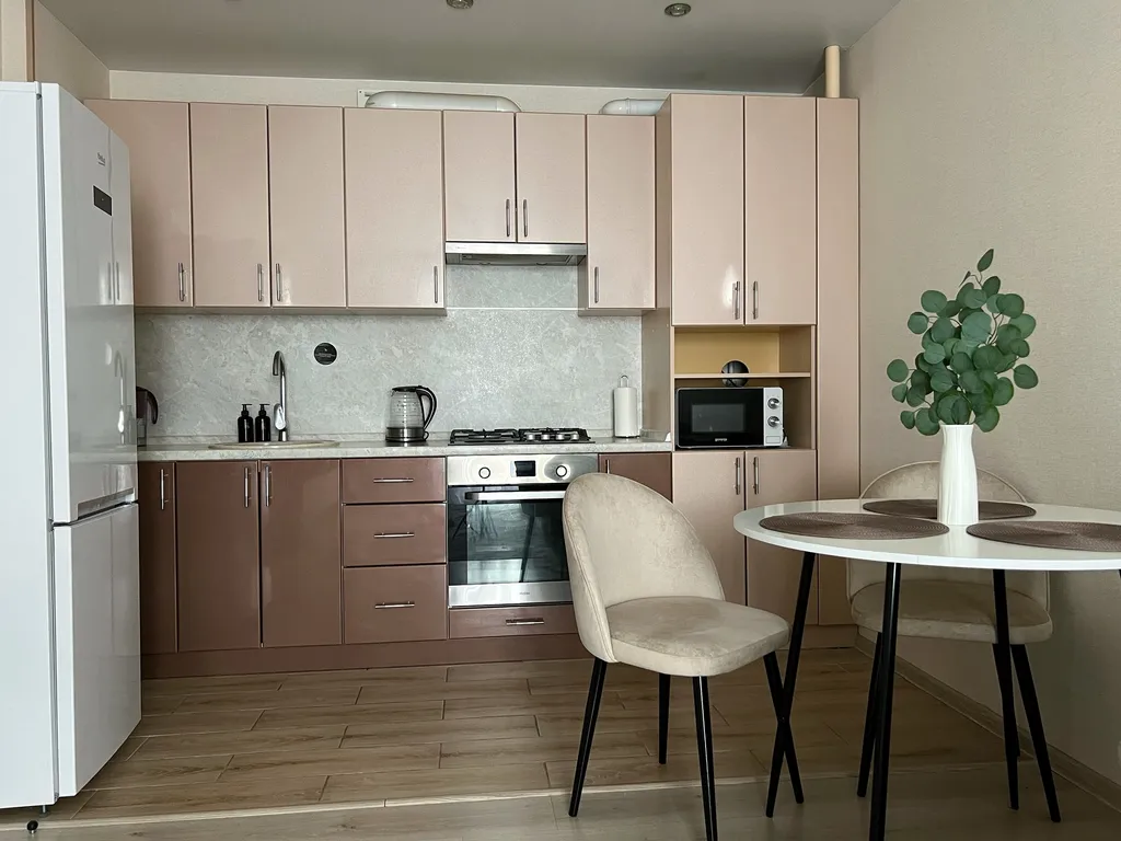 Апартаменты однокомнатные на улице Быстрецкой, 45 м², Рязань — кухня, фото 4