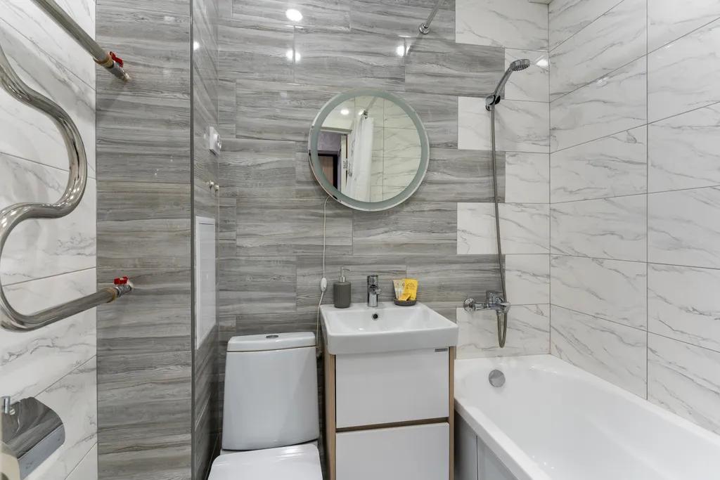 Квартира однокомнатная в переулке Кольском, 30 м², Тюмень — ванная комната, фото 2