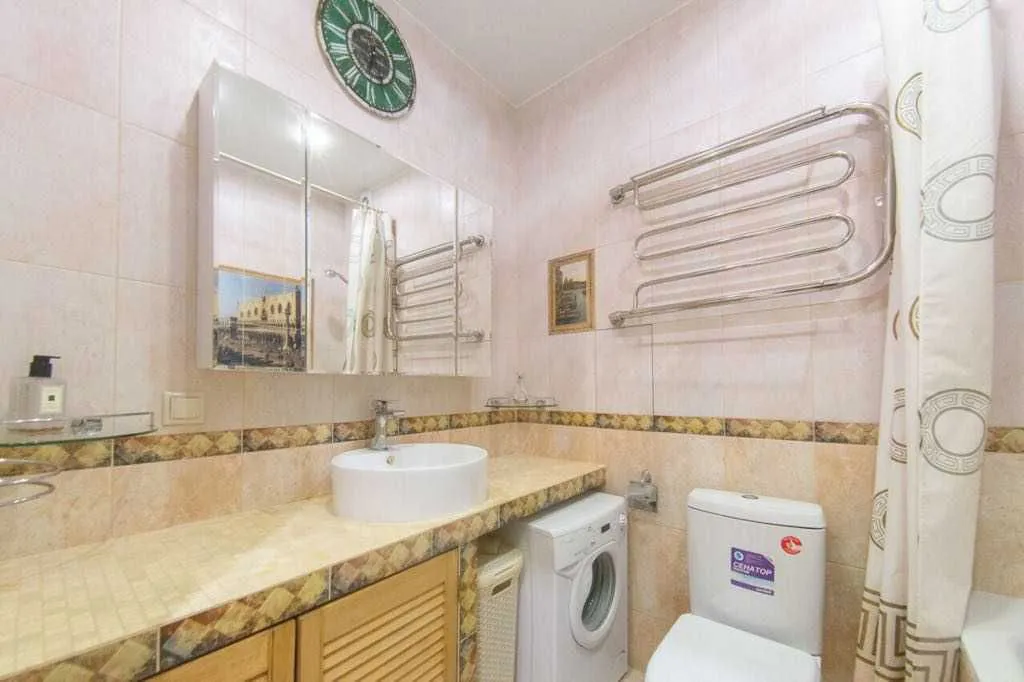 Апартаменты трёхкомнатные у метро Мякинино, 100 м², Красногорск — ванная комната