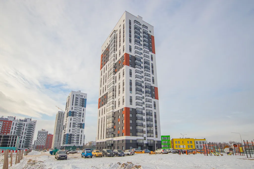 Квартира однокомнатная в Академическом, 38 м², Екатеринбург — двор