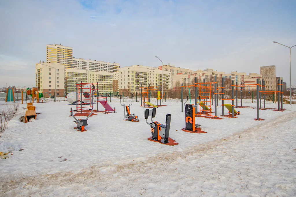 Квартира однокомнатная в Академическом, 38 м², Екатеринбург — двор, фото 2