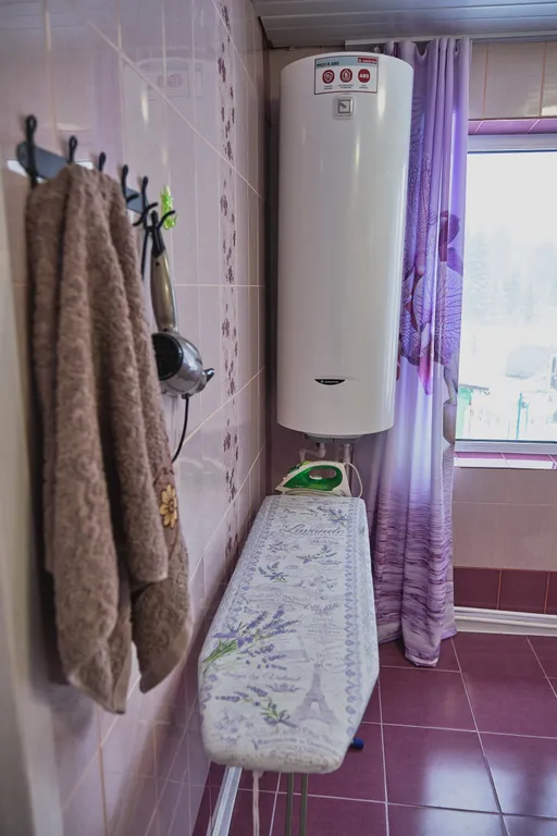 Дом 10-местный на улице Грозовой, 160 м², Шерегеш — ванная комната, фото 7