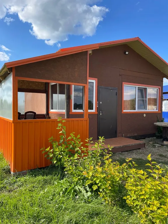 Дом оранжевый