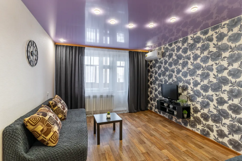 Квартира однокомнатная на улице Холодильной, 45 м², Тюмень — спальня, фото 3