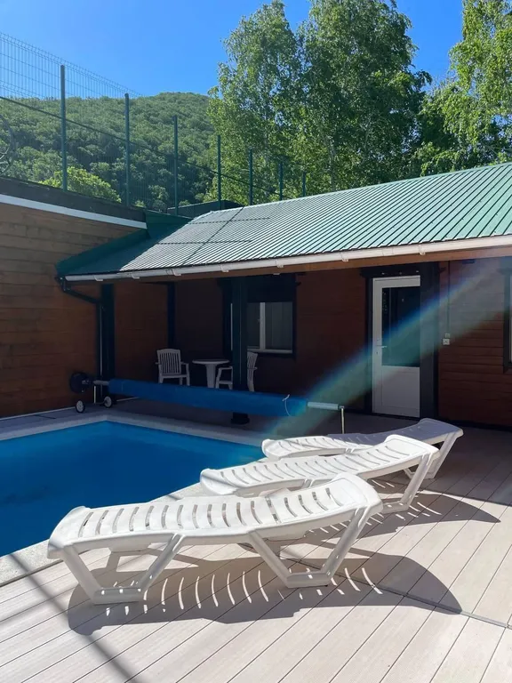 Коттедж-студия с бассейном