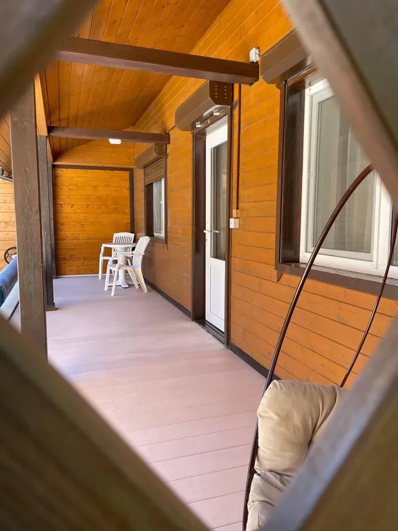 Коттедж-студия с бассейном