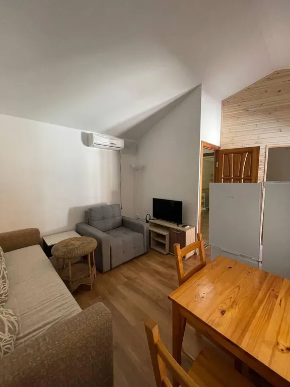 Коттедж-студия с бассейном