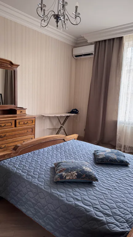 Квартира трёхкомнатная на улице Махачкалинской, 64 м², Каспийск — спальня, фото 3