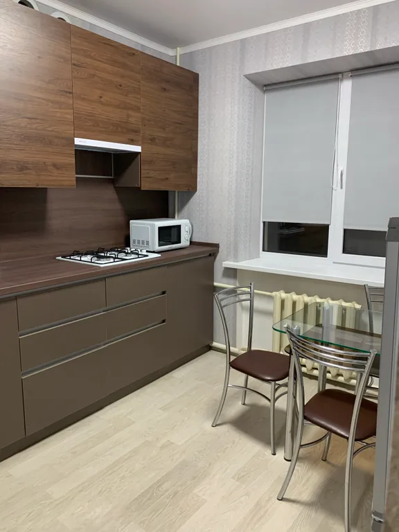 Квартира трёхкомнатная на улице Щаденко, 65 м², Каменск-Шахтинский — фото 4
