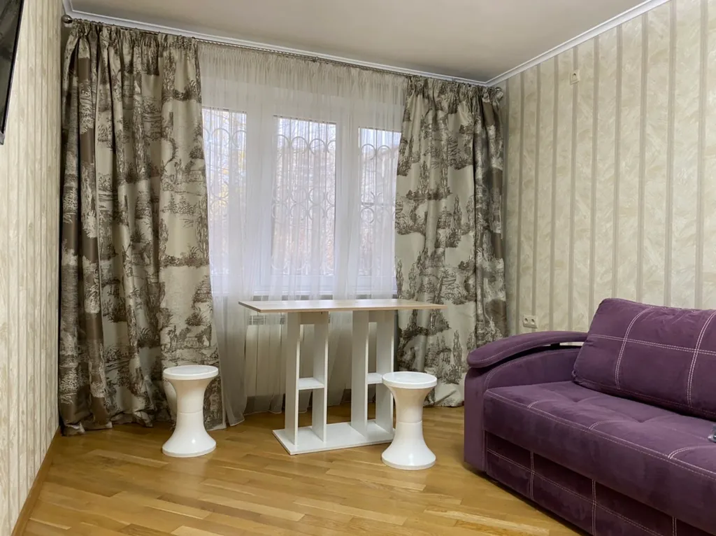 Квартира двухкомнатная на улице Волкова, 45 м², Ростов-на-Дону — спальня, фото 2
