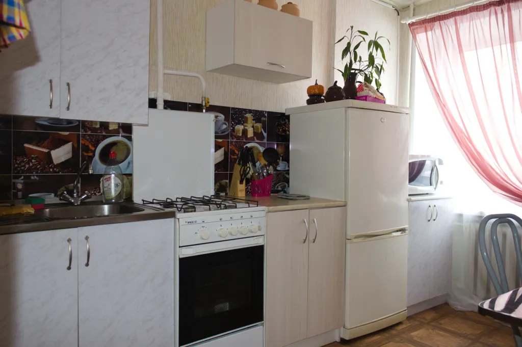 Квартира двухкомнатная на улице Кольцова, 51 м², Рыбинск — кухня