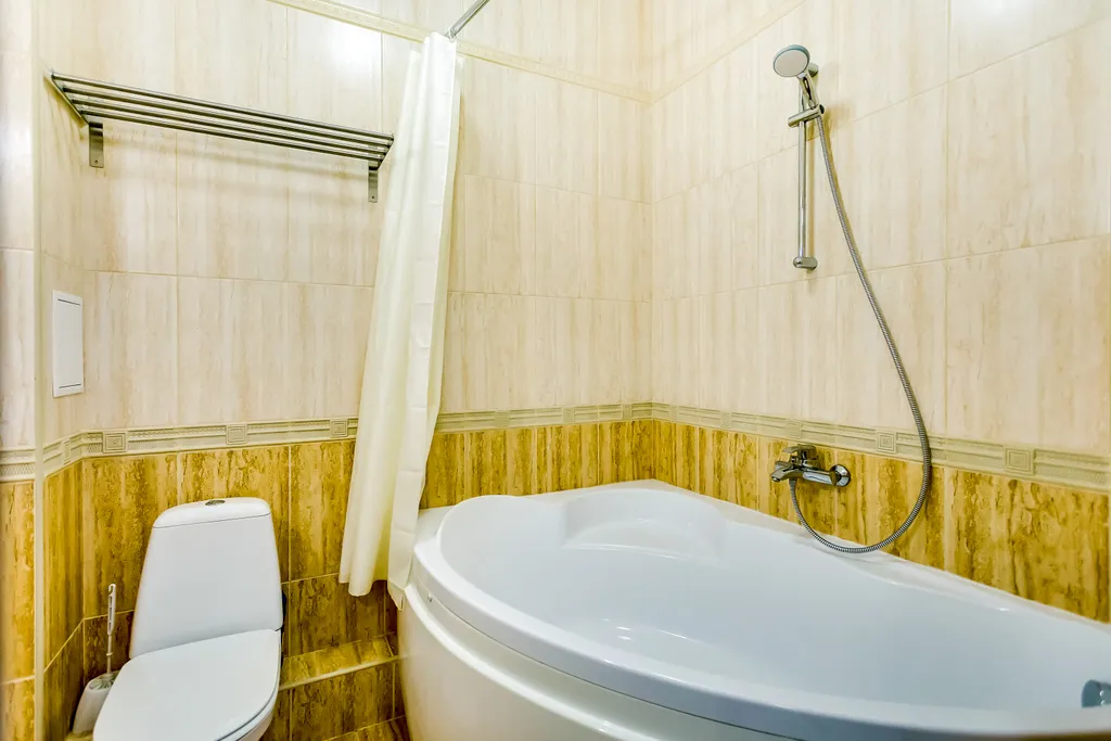 Квартира однокомнатная на улице Варфоломеева, 48 м², Ростов-на-Дону — ванная комната, фото 2