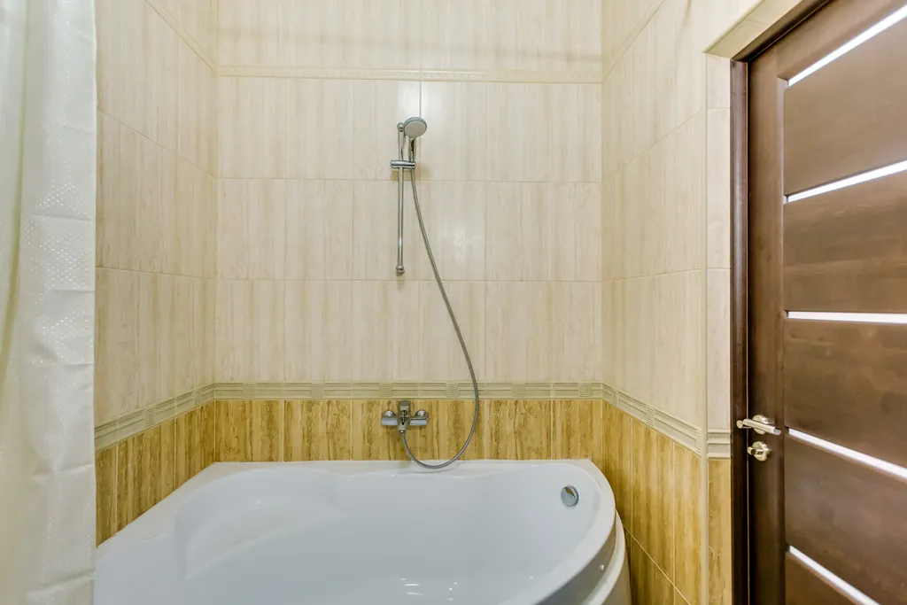 Квартира однокомнатная на улице Варфоломеева, 48 м², Ростов-на-Дону — ванная комната, фото 3