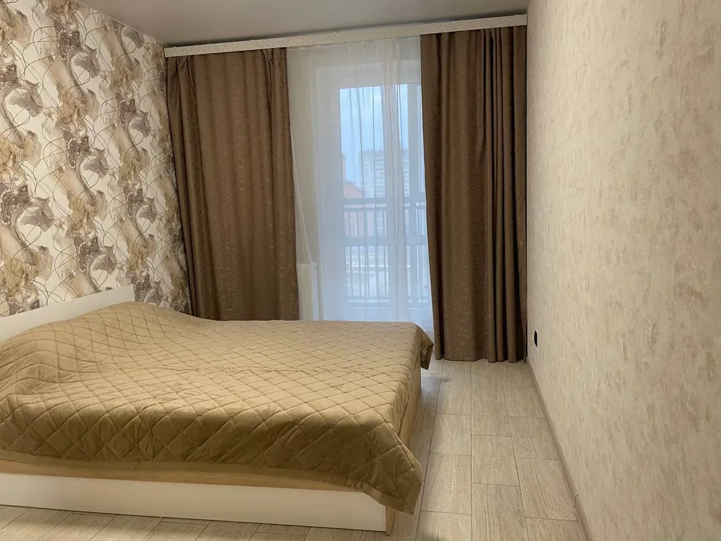 Квартира однокомнатная в Дзержинском, 40 м², Волгоград — спальня, фото 3