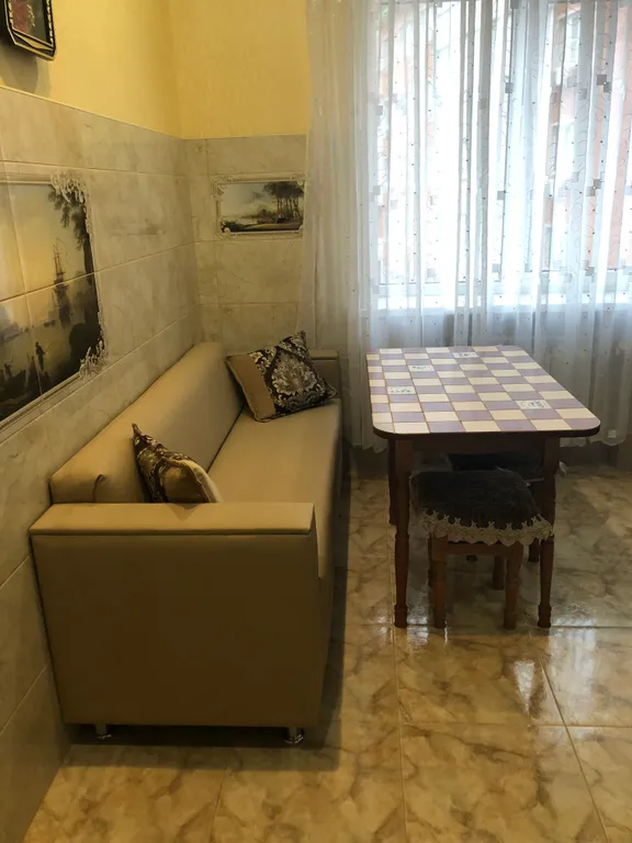 Квартира однокомнатная на улице Орджоникидзе, 53 м², Ессентуки — кухня, фото 4