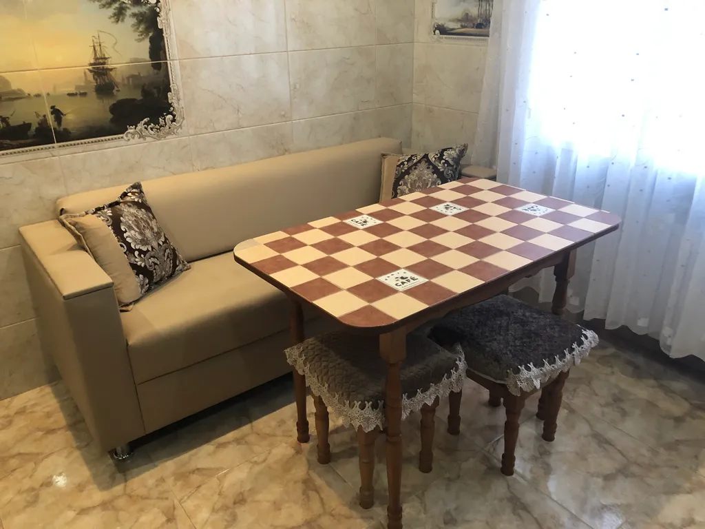 Квартира однокомнатная на улице Орджоникидзе, 53 м², Ессентуки — кухня, фото 5