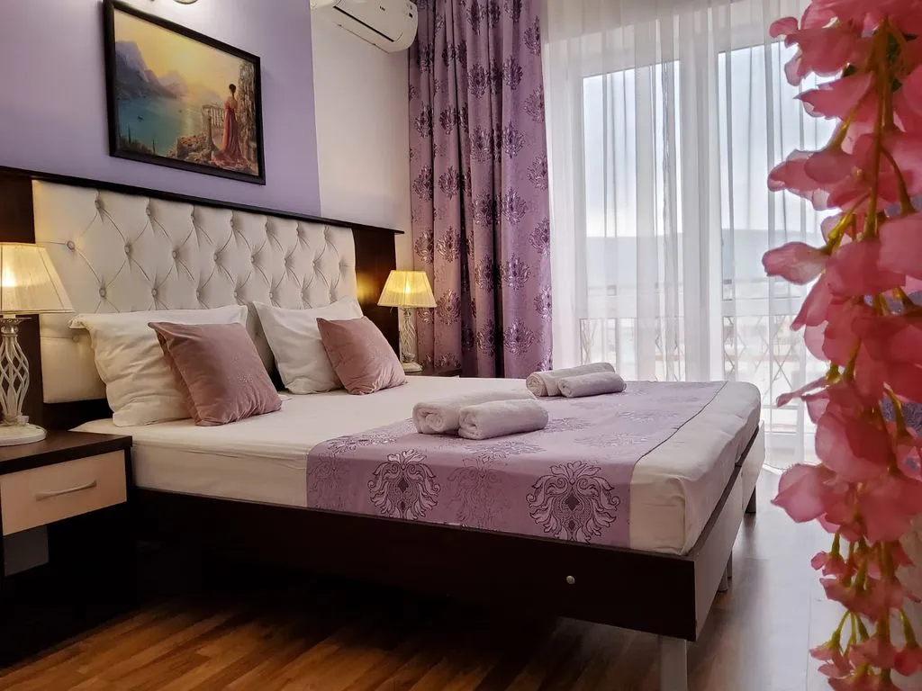 Трёхместный номер комфорт с балконом — Villa Village, фото 1 из 5