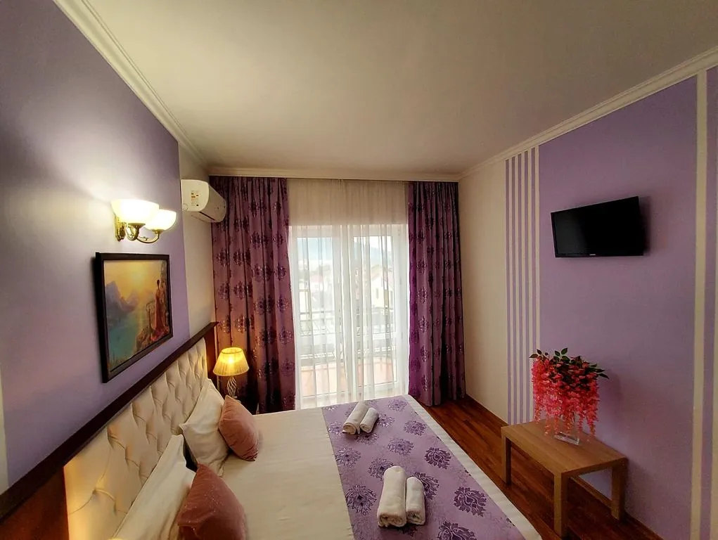 Трёхместный номер комфорт с балконом — Villa Village, фото 2 из 5