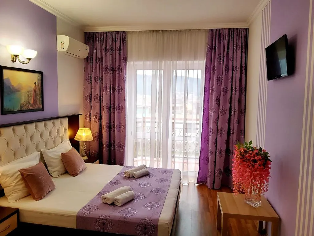 Трёхместный номер комфорт с балконом — Villa Village, фото 4 из 5