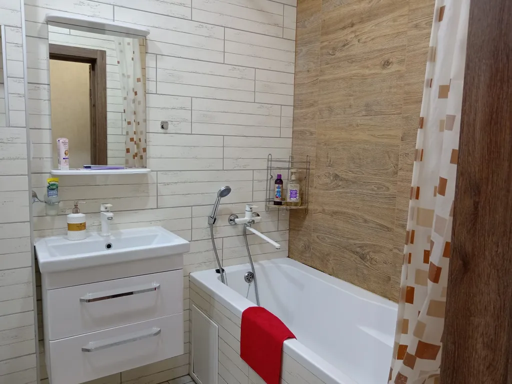 Квартира однокомнатная у Гагаринской, в Октябрьском, 40 м², Самара — ванная комната, фото 3