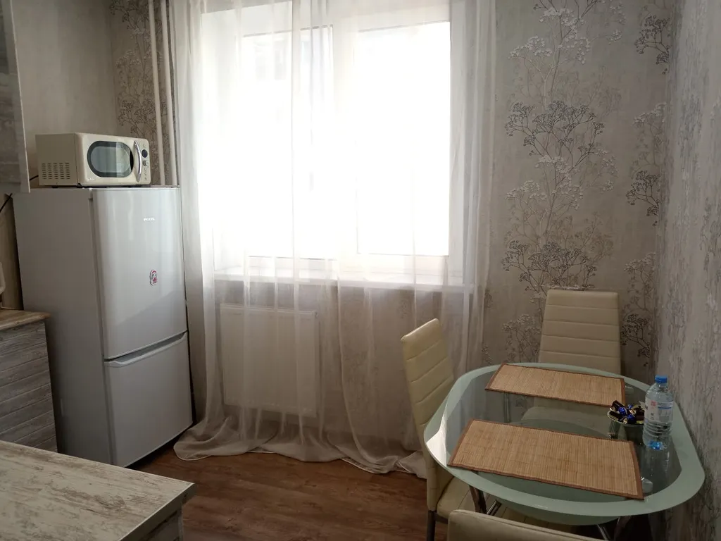 Квартира однокомнатная у Гагаринской, в Октябрьском, 40 м², Самара — кухня, фото 3