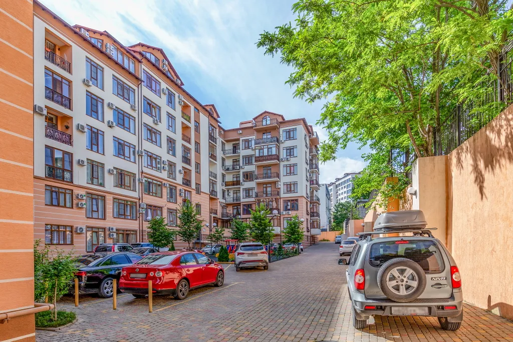 Квартира однокомнатная на улице Гоголи, 45 м², Геленджик — двор