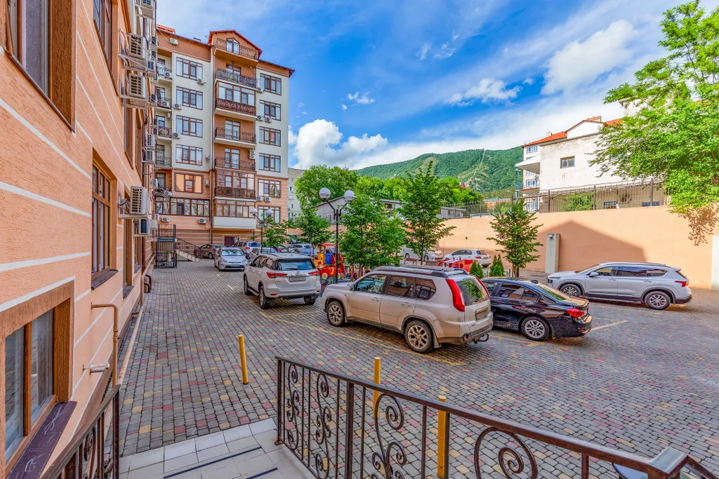 Квартира однокомнатная на улице Гоголи, 45 м², Геленджик — двор, фото 3