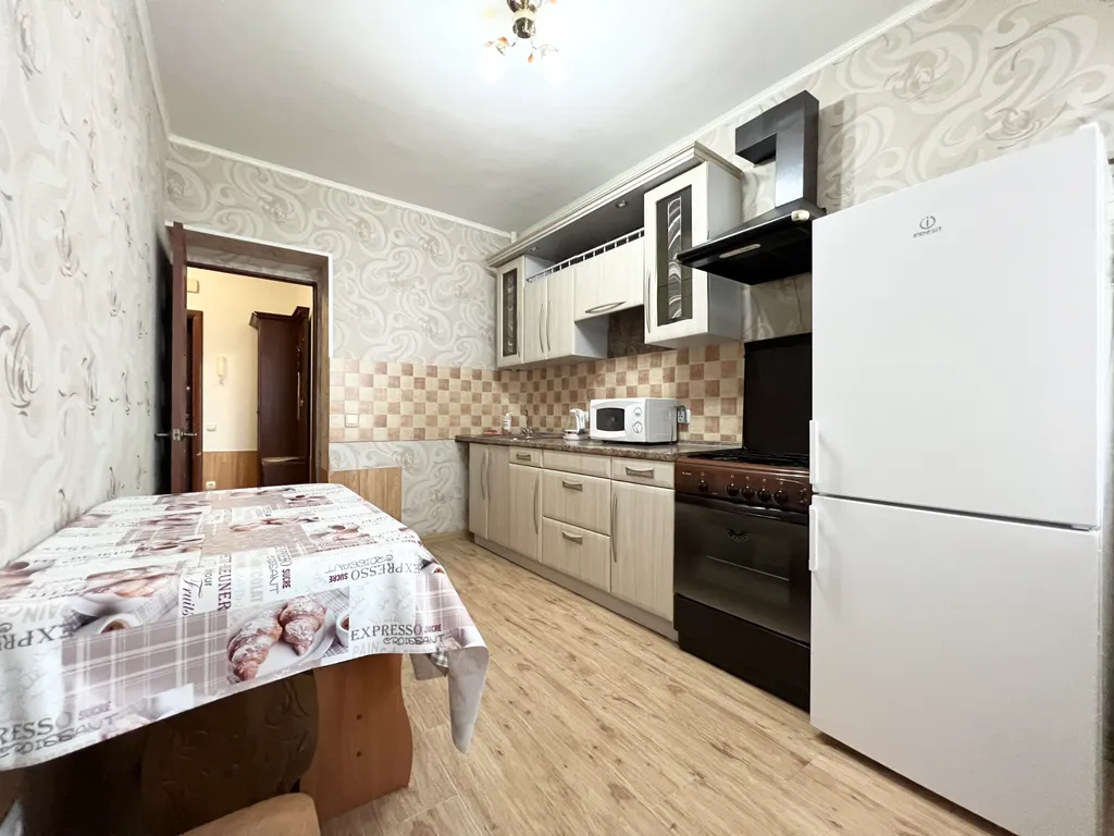 Квартира однокомнатная на улице Кооперативной, 42 м², Калуга — кухня, фото 2